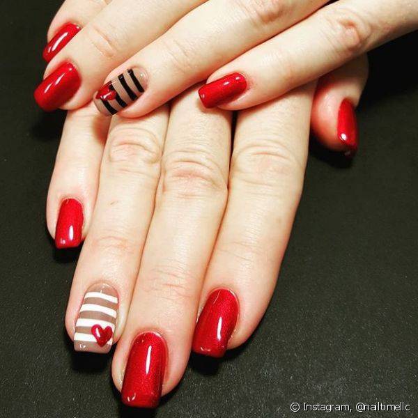 O esmalte vermelho cremoso é um dos mais usados por quem adora uma manicure ousada e feminina